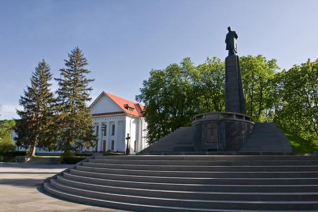 Ті, хто обійняв посади на ідеях патріотизму, любові та самопожертви заради України, вже третій рік ігнорують Шевченка