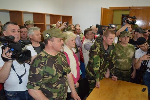 Активісти попередили, що це мирна акція, однак якщо їхні вимоги все ж не почують буде гірше | Фото: blitz.if.ua