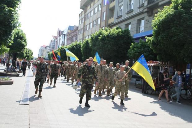Учасники АТО пройшлися Івано-Франківськом до ОДА та Військової прокуратури Івано-Франківського гарнізону Західного регіо