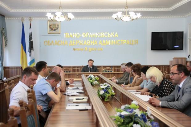 За словами активістів села, волевиявлення жителів громади були сфальсифіковані, участь у виборах вони не брали, тож мают