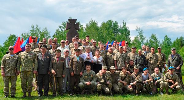 У Завою і Грабівці вояків УПА і АТО зустрічали діти з синьо-жовтими кульками в руках