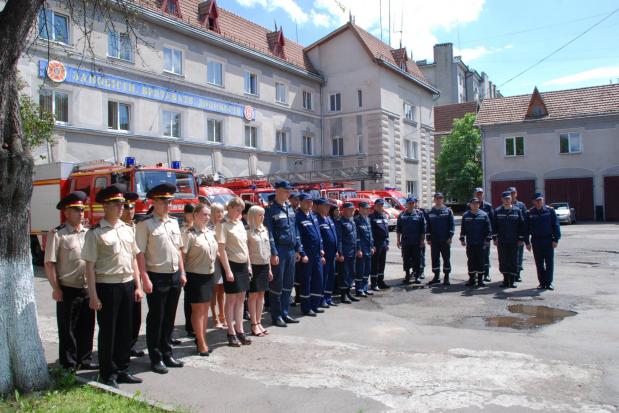1 червня у Львові та області оголошено жалобу за рятувальниками, які загинули на полігоні в Грибовичах, героїчно виконую