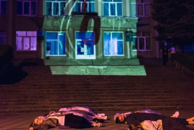 Перфоменс супроводжувався відеорядом на фоні Калуської РДА