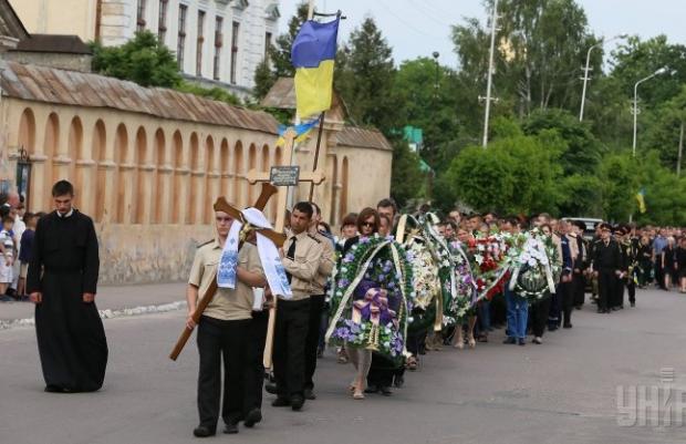 Похорон рятувальника Андрія Вненкевича | Фото: Кравс Євгеній/УНІАН