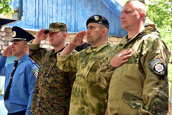 Поліцейські затримали шість осіб, які перебували у розшуку. Троє з них підозрюються в участі у штурмі військової частини