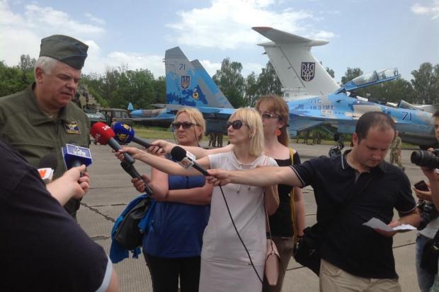 Пілотів "атакували" журналісти Прикарпаття