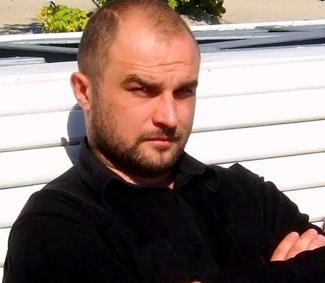 "Автомобіль був на зимових колесах, і, коли я приторможував, мене закинуло. Я перестрашився, був в шоці", &mda