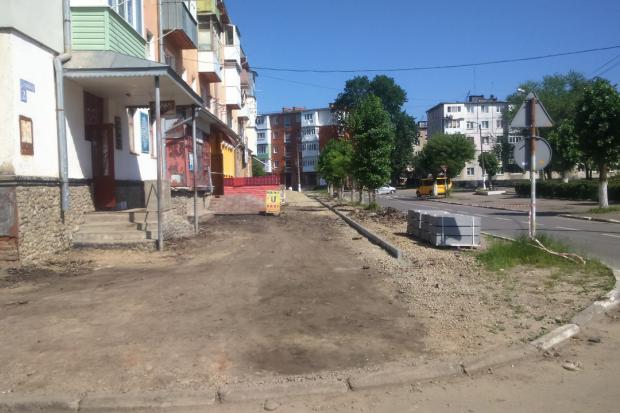 Міська влада пообіціяла зробити капітальний ремонт тротуарів | Фото: Калуш Урбаністичний