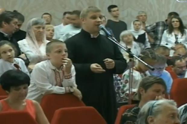 Священик і люди, які потребують молитви, просять міську владу дати дозвіл на будівництво святині