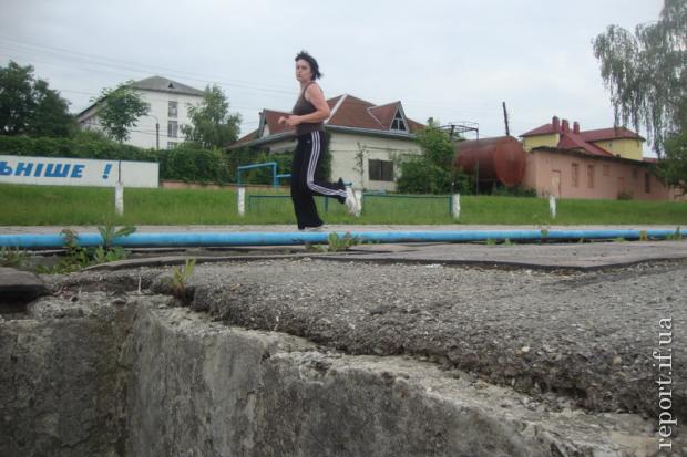 Івано-Франківськ є єдиним обласним центром в Україні, який не має сучасної легкоатлетичної арени з усіма відповідними ум