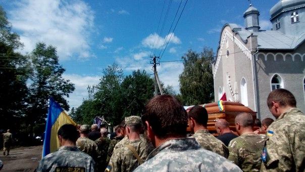 З Олегом Лисевичем прощалися побратими та земляки | Фото: Яна Ляхович