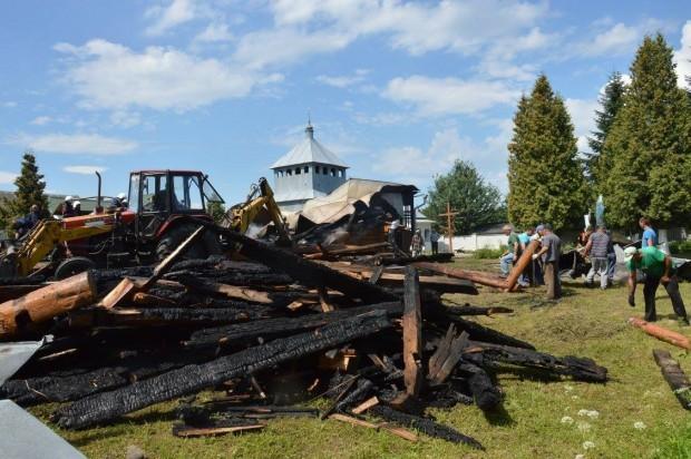 На Прикарпатті днями майже вщент згоріла 200-літня дерев&rsquo;яна церква