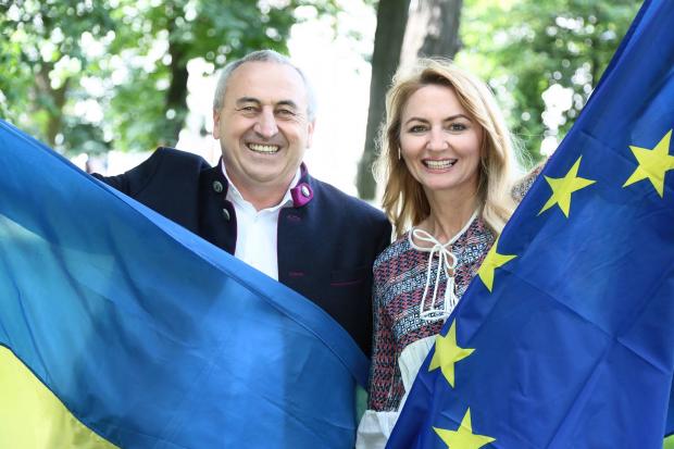 Дипломат, письменник, громадський діяч Володимир Цвіль з дружиною Іванкою Цвіль, Президентом Баварсько-Українського фору