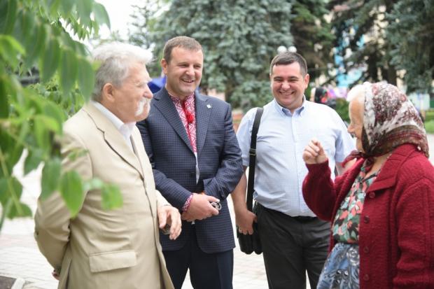 Левко Лук'яненко, голова Республіканської партії Ігор Паризький та кандидат у народні депутати Ігор Ткач на зустріч