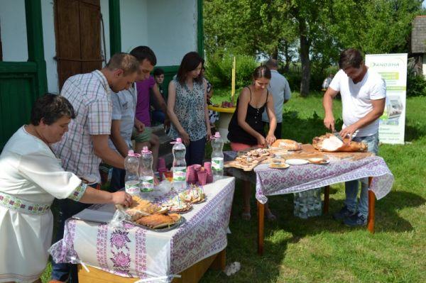 Працівники &laquo;Даноші&raquo; уже побували на святкуванні у Верхнянській ОТГ, Вістовій та Перекосах | Фото: прес-служб