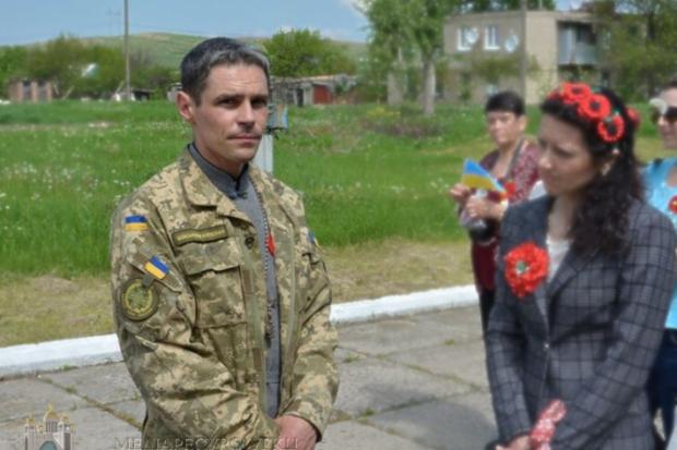 Зловмисники, погрожуючи й вживаючи нецензурну лексику, почали бити о. Віталія в обличчя кастетом | Фото: news.ugcc.ua