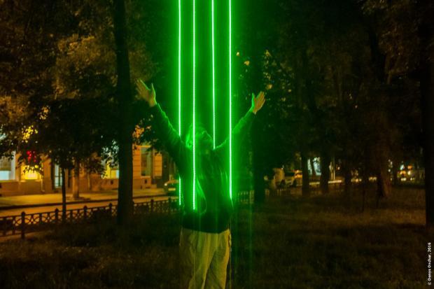 У сквері на площі Міцкевича вандали остаточно знищили інтерактивну світлодіодну інсталяцію &ldquo;Пісня дерев&ldquo;. 