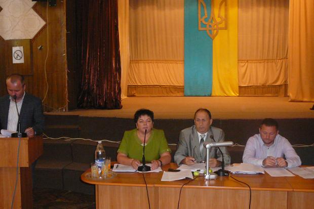 Після затвердження Статуту Войнилівського опорного навчального закладу і положень філій Наталія Бабій подякувала депутат