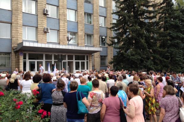 Учасники мітингу вимагали передати Дружківську ділянку водоканалу обласного комунального підприємства "Вода Донбасу