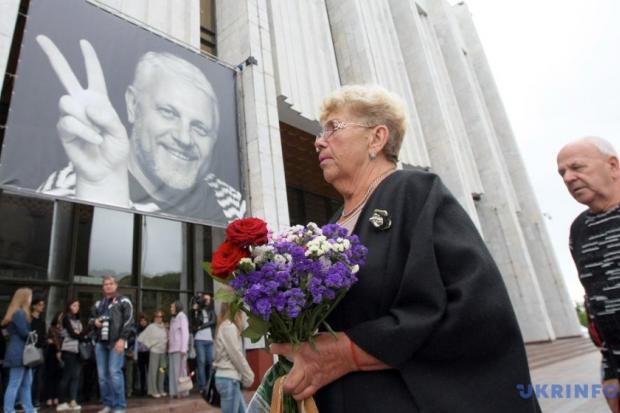 Сьогодні ж літаком тіло Шеремета перевезуть до Мінська.
 | Фото: ukrinform.ua