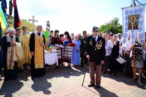 Поминальні заходи відбулися біля пам&rsquo;ятного знаку полеглим воїнам, в селі Ясенів Бродівського району | Фото: прес-