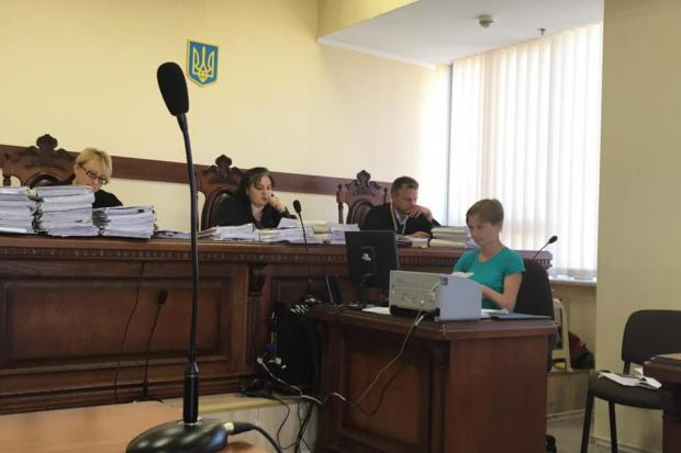 Вкладники банку судяться за право повернути свої кошти | Фото: Арсен Марінушкін