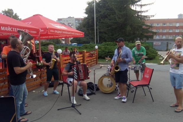 Традиційно концерт супроводжувався збором коштів для бійців АТО | Фото: Музичний Марафон