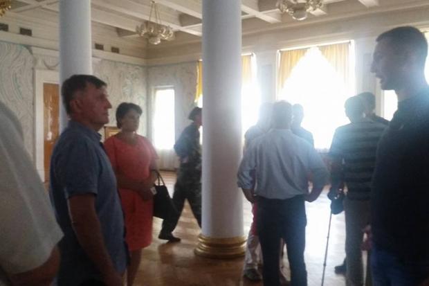 Бійці АТО та активісти емоційно висловлювали свою позицію на сесії міської ради у Калуші  | Фото: Алла Попельницька