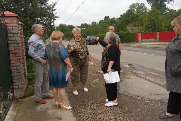 На вулиці Грушевського вода затоплює помешкання калушан | Фото: Тетяна Кіндюх