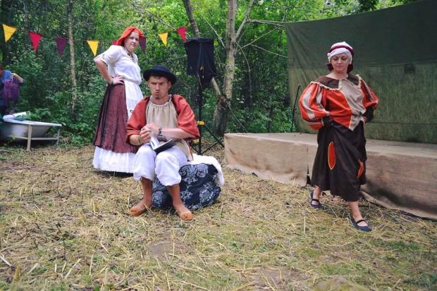 Упродовж трьох діб у Тустані працювали три сцени, кожна з яких стала для відвідувачів заходу осередком середньовічного ж