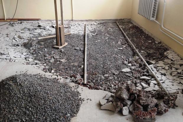 Розпочато ремонт підлоги у приміщенні майстерні | Фото:  Калуська гімназія ім. Дмитра Бахматюка