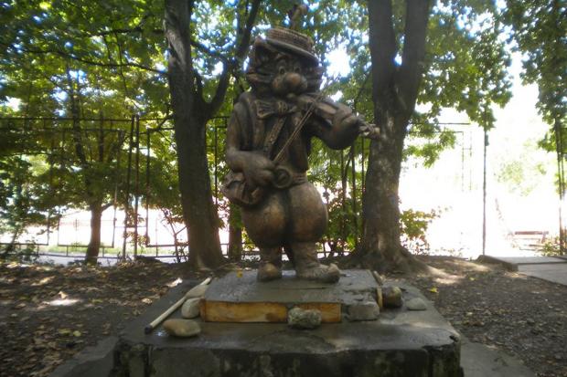 У Коломиї для дітей встановлять скульптуру Котика-Скрипаля за мотивами казки Олега Лобурака | Фото: dzerkalo.media