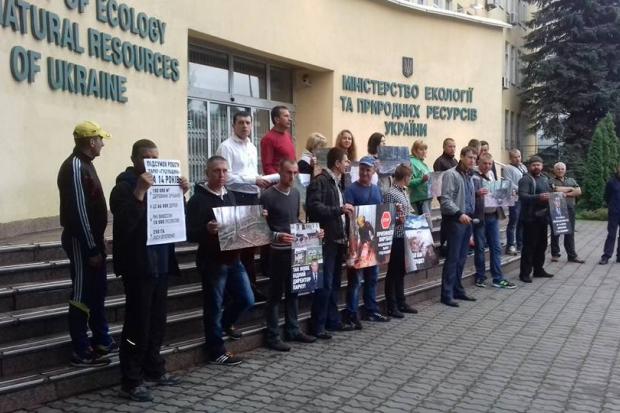 Активісти з Косівщини вимагають звільнити директора НПП "Гуцульщина" та провести чесний конкурс