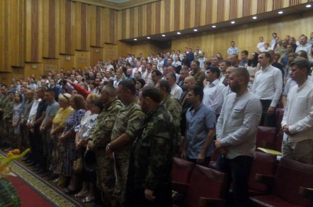 Сьогодні сесія Івано-Франківської міської ради почалася з врочистого нагородження учасників АТО | Фото: kurs.if.ua