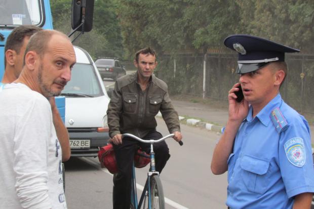 Ситуацію на вулиці Долинська вивчали активісти, представники УЖКГ та відділку поліції. Адже люди готові перекрити дорогу