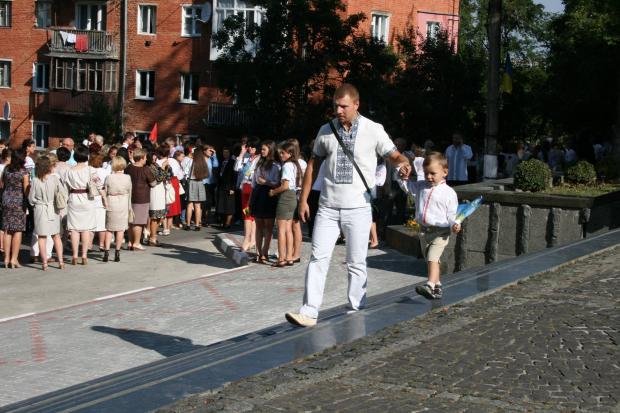 Сотні калушан взяли участь в урочистій ході до 25-річчя Незалежності | Фото: Дарія Ониськів