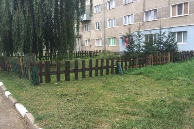 Паркан на вулиці Підвальна, ймовірно, встановлений без дозволу | Фото: Інспекція з благоустрою м. Калуша