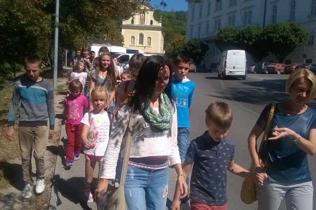 Сьогодні вихованці центру психоневрологічної реабілітації мандрують Львовом | Фото: прес-служба компанії "Даноша&qu
