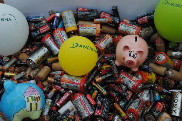 Днями зібрали чергову поріцію батарейок | Фото: Danosha