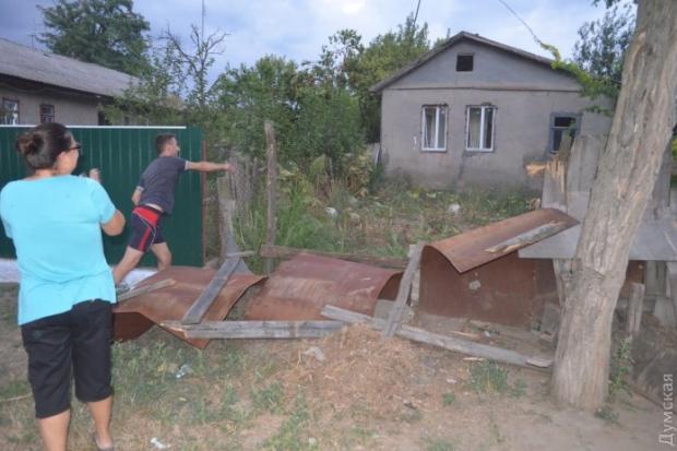 Натовп з трьох сотень людей почав громити будинки громади ромів, в якій жив затриманий