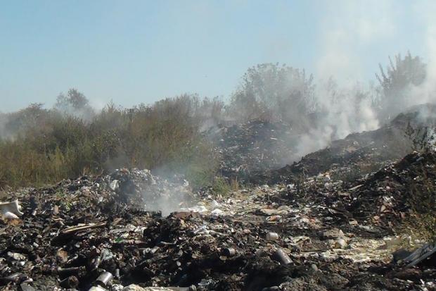 Попередня причина виникнення пожежі &mdash; необережне поводження з вогнем невстановленою особою. | Фото: Управління ДСН