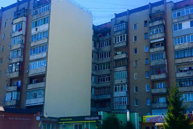 Стіна під мурал уже готова. Залишилося визначитися з малюнком | Фото: Оля Білоус/Facebook