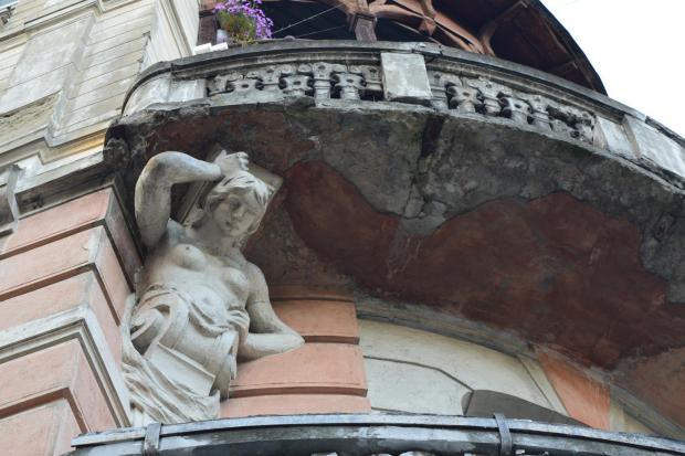 Будинок з історією сипеться в Івано-Франківську | Фото: Вероніка Шиманська/Facebook