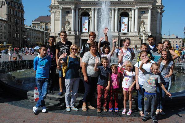 14 вихованців центру у Медині разом з вихователем та медичною працівницею відгукнулися на запрошення здійснити мандрівку