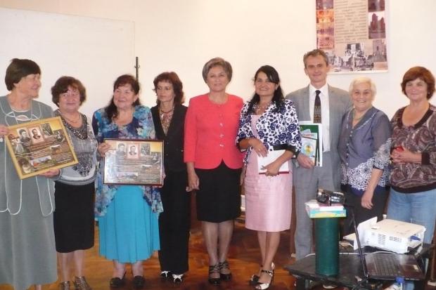 Багаторічний директор музею родини Франків у Підгірках Лідія Іваницька (перша зліва) та Оксана Франко отримали ювілейні 