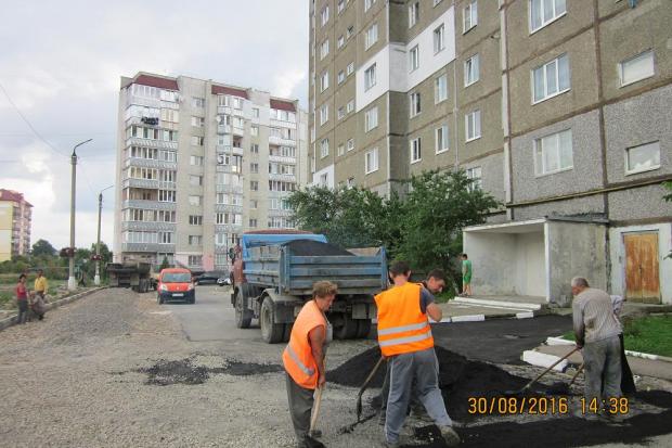 Розпочато роботи з капітального ремонту міжквартальних проїздів та тротуарів вул.Сівецька