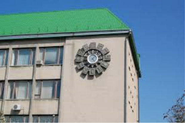 Годинник на приміщенні райвузла поштового зв'язку та "Укртелекому" на проспекті Лесі Українки