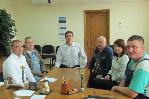 Андрій Найда із переможцями конкурсу "Найкращі"  | Фото: vikna.if.ua