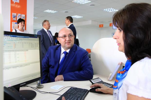 Заступник голови ОДА став першим клієнтом центру обслуговування клієнтів &laquo;Івано-Франківськгазу&raquo;