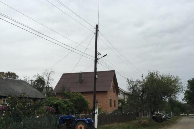 Освітлення вулиць у селах Збора, Кулинка, Вилки та Гуменів роблять бюджетним коштом | Фото: Ivan Lushch